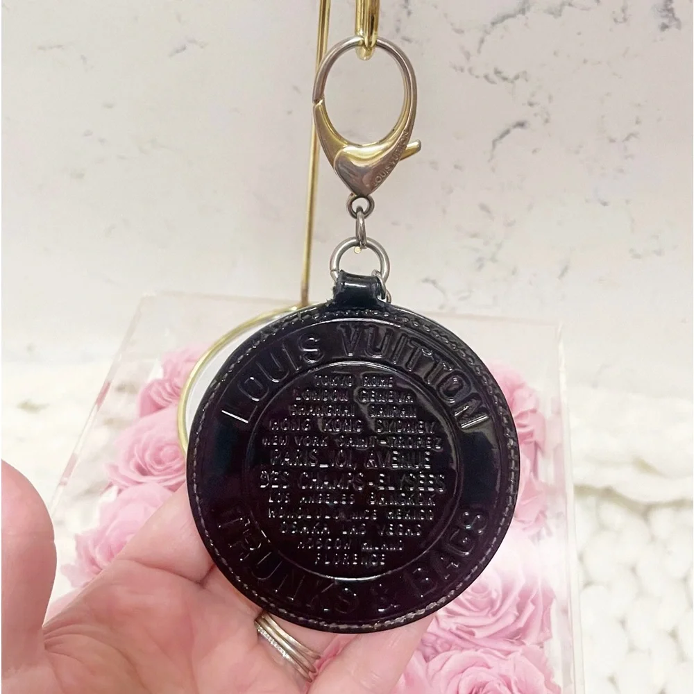 Authentic Louis Vuitton Rare Limited Edition Vernis Round Porte Cles Bag Charm - Picture 8 of 12